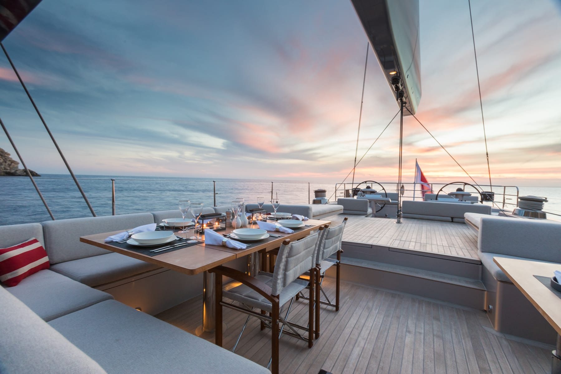 G2 sailing yacht - dining on deck